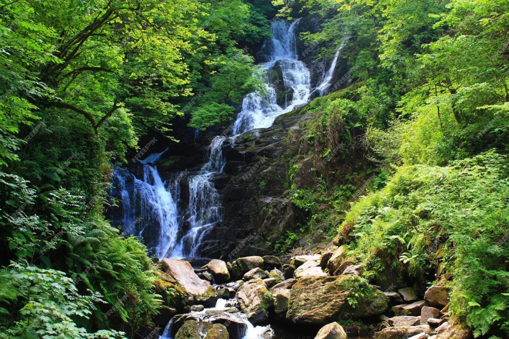 Jangeshu Waterfall